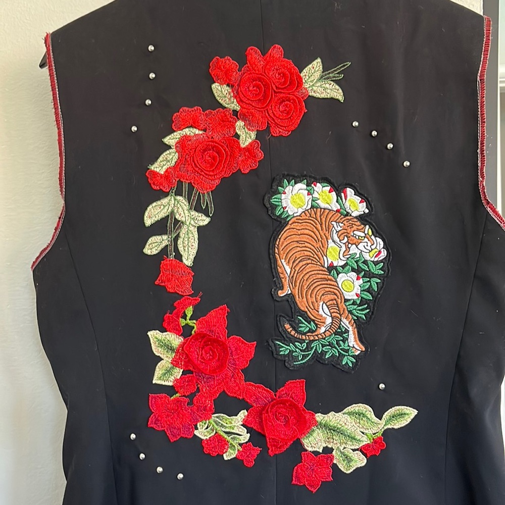 Zara Men’s Embroidered sleeveless long vest
